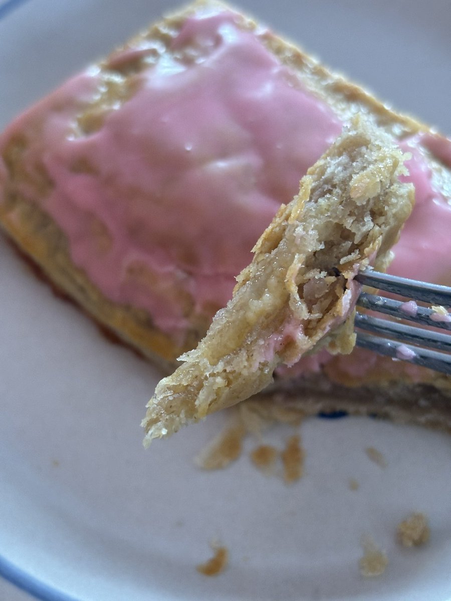 pop tarts from scratch 😋 filled with homemade grapefruit curd and Chocolate Hazelnut Spread. grapefruit too good i fear!