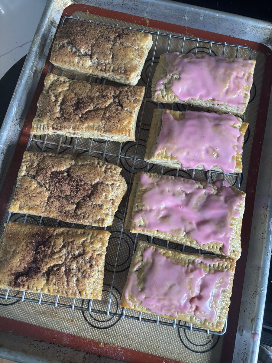 zoe_hermit's tweet photo. pop tarts from scratch 😋 filled with homemade grapefruit curd and Chocolate Hazelnut Spread. grapefruit too good i fear! https://t.co/ittPK3OLvg