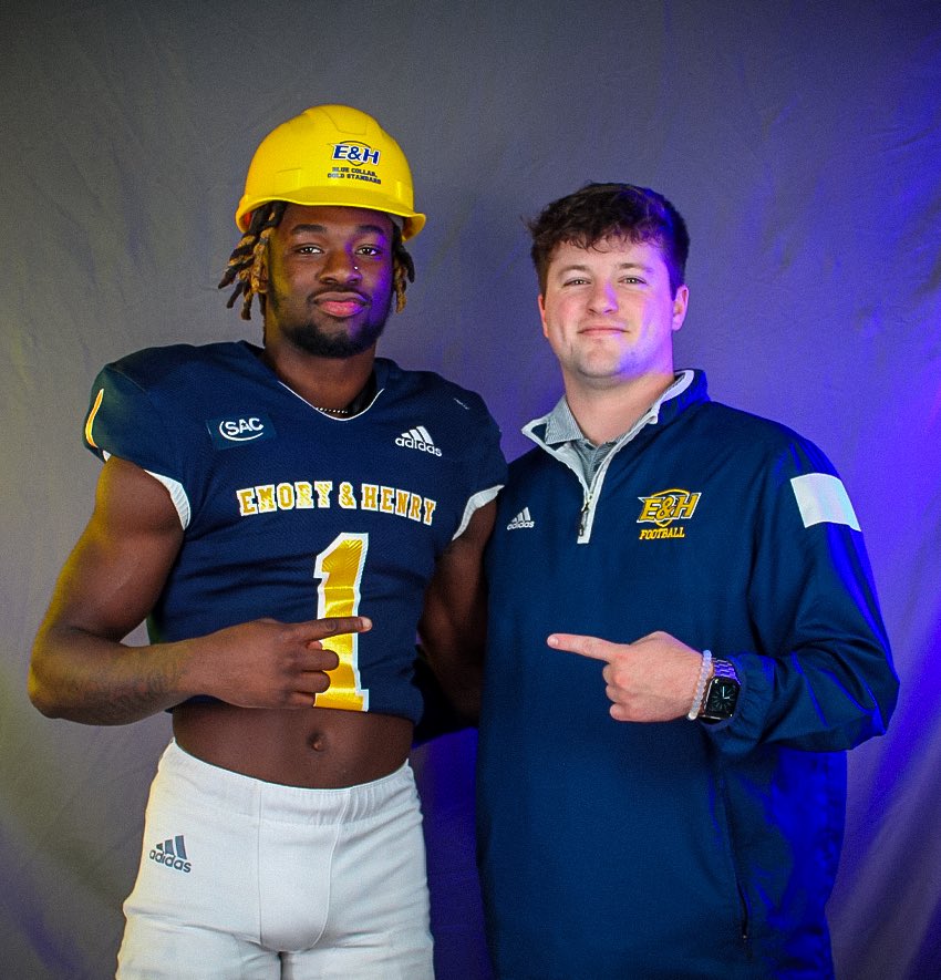 emmanuel_lusca's tweet photo. I am 100% committed to @EmoryHenry_FB! Let’s GOOOO!!!
#Blessed #AllGasNoBrakes

#BlueCollarGoldStandard #LightShow #HardHatDefense 

@coachsmith1507 @JHHSFootball @CoachNewsomeEHC @CoachWalters_ @CoachBuzzo @WinStarSports1 https://t.co/5p54bzBSbE