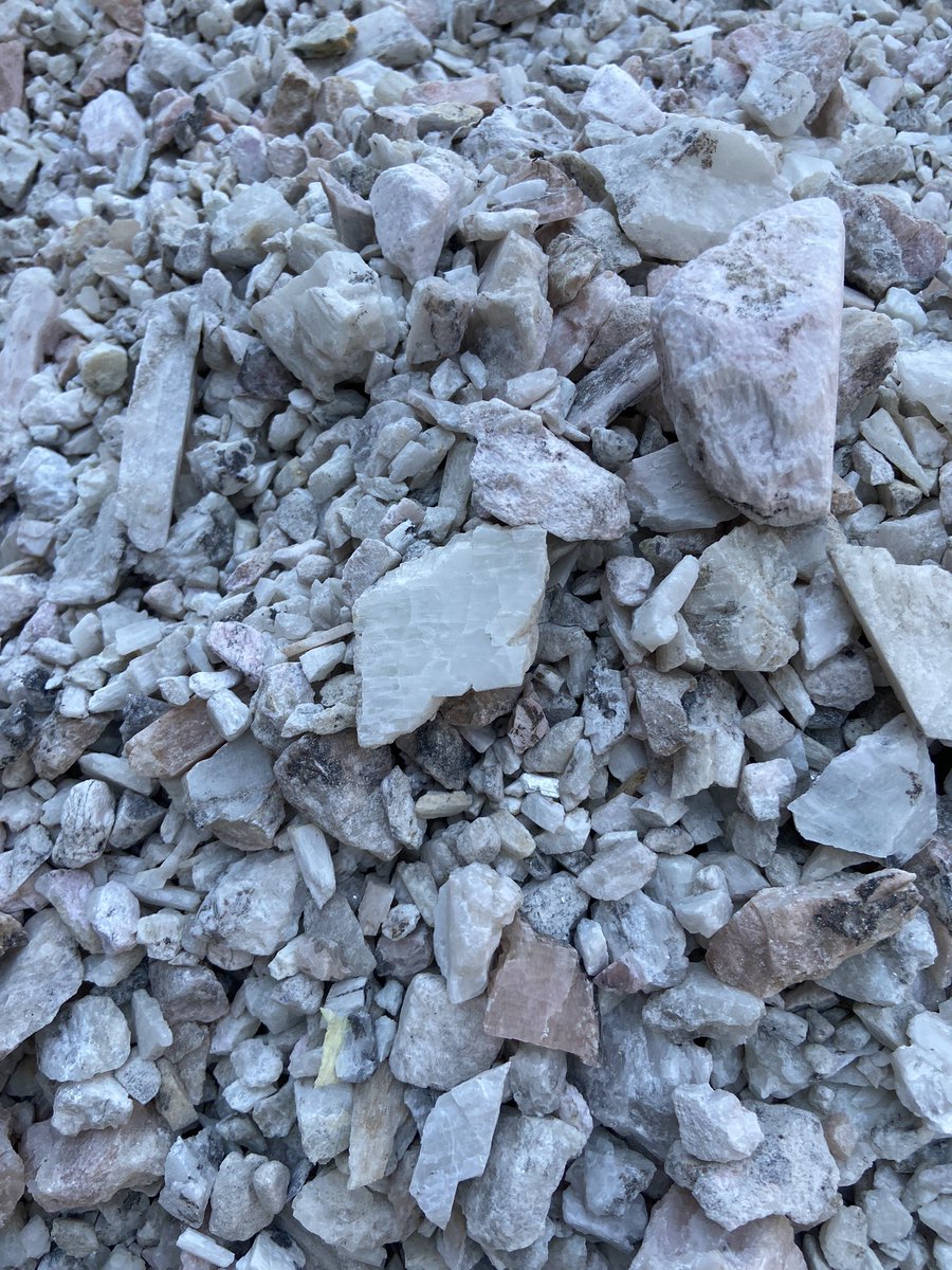 shugarlee100's tweet photo. High grade Kunza Stones available in large quantity! DM let’s deal.
#Kunzite #Kunza ion batteries https://t.co/b4hTG3cxVc