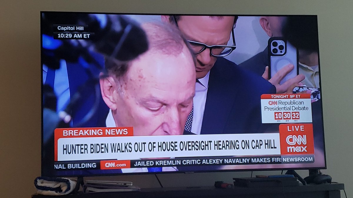 BluntCoast's tweet photo. Dang, #MTG was about to question Hunter Biden and Hunter literally ran out of the room 😯😜🤣  #HunterBiden #houseoversighthearing #Congress #houseofrepresentatives #politics #CNN #CNNMAX https://t.co/sCOvvSfkqO