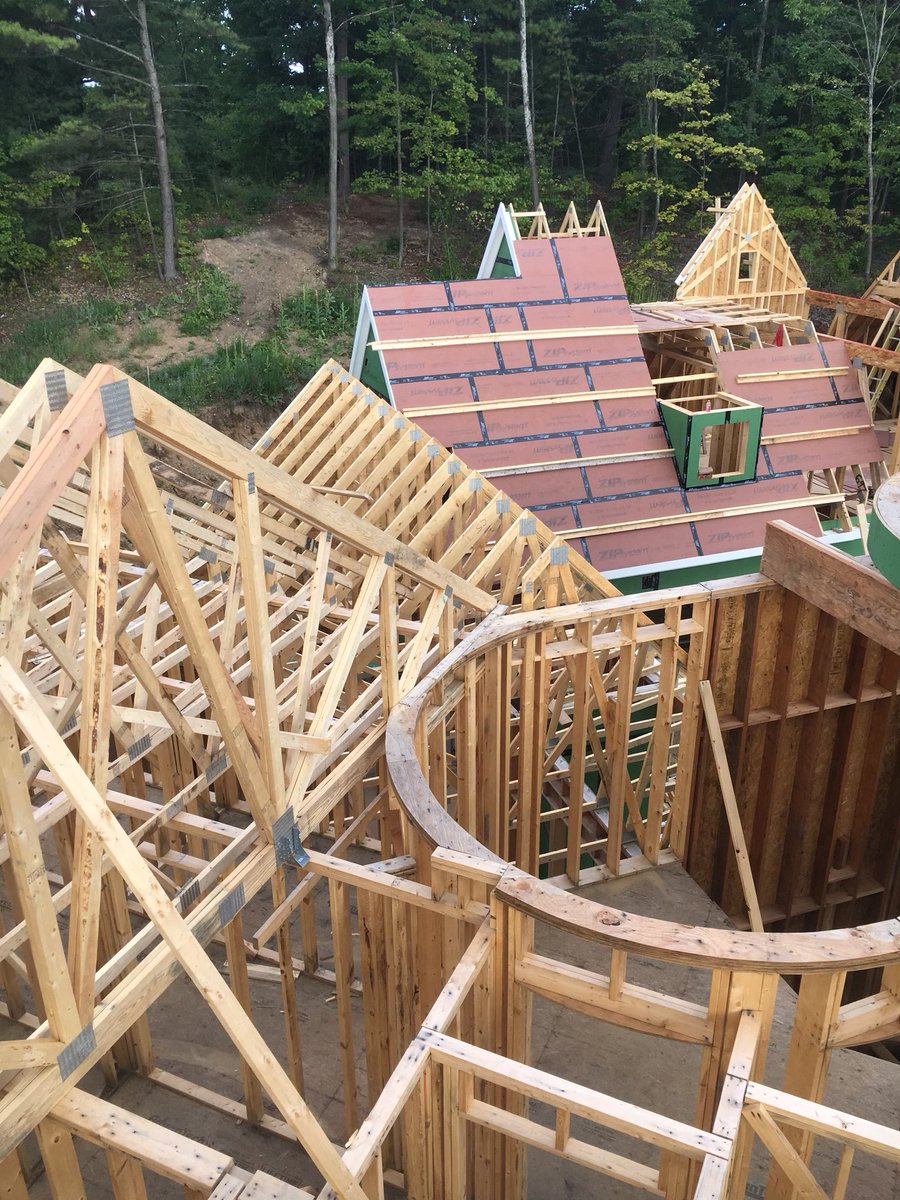 JPCHomebuilder's tweet photo. We’re setting the trusses to provide the structural framework for this new custom home.

The ZIP System sheathing will protect the home from water and air intrusion. 
🔨 @huberwood

https://t.co/fHQglUFqNh

#Architecture #Trusses #ZipSystem #Sheathing #Craftsmanship #MichiganMade https://t.co/WLCZanVjvV
