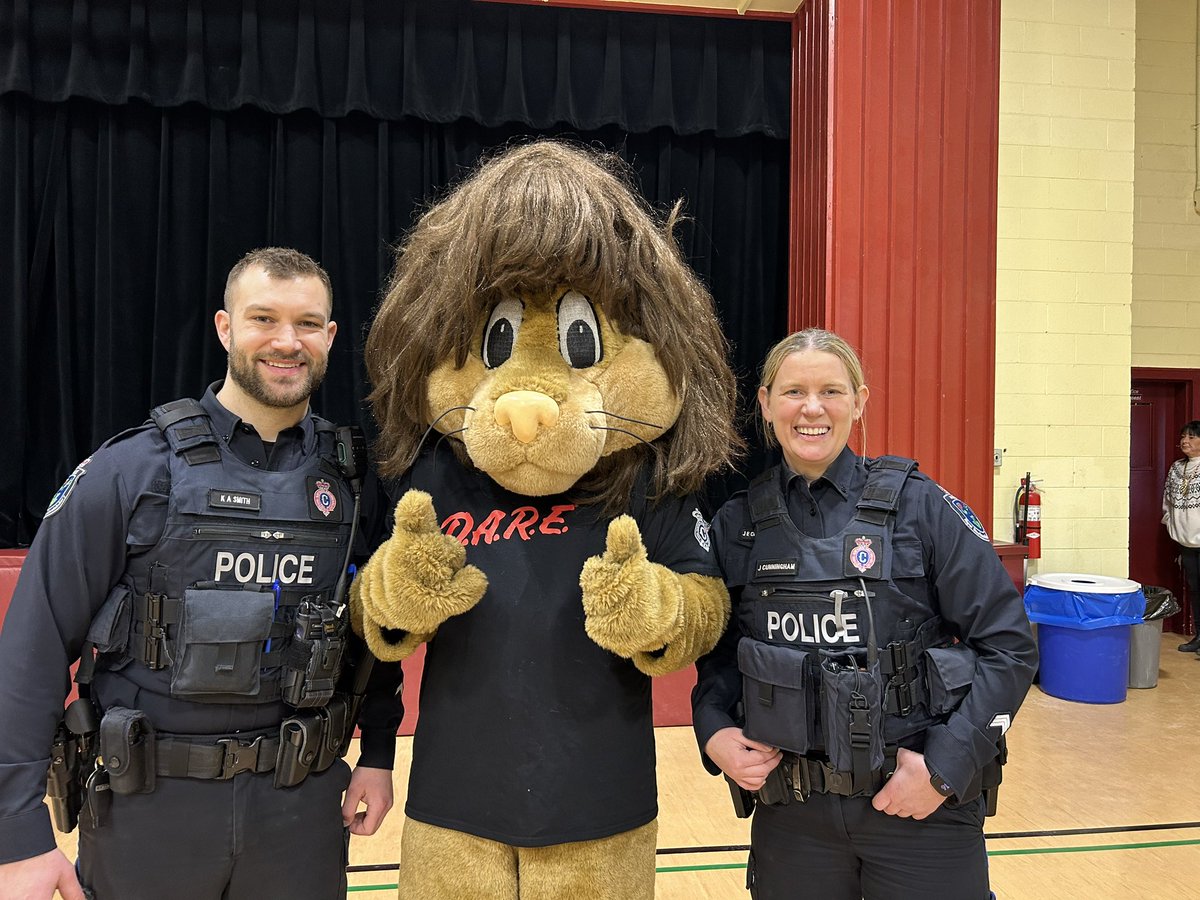 sjboscoschool's tweet photo. So proud of our Grade 6 students who officially graduated from the DARE program today! Their hard work paid off and the lessons learned will guide them to make safe and healthy choices! Thanks to our staff and @RNC_PoliceNL for making this happen! @NLESDCA #partnerships https://t.co/buiEkjYqtm
