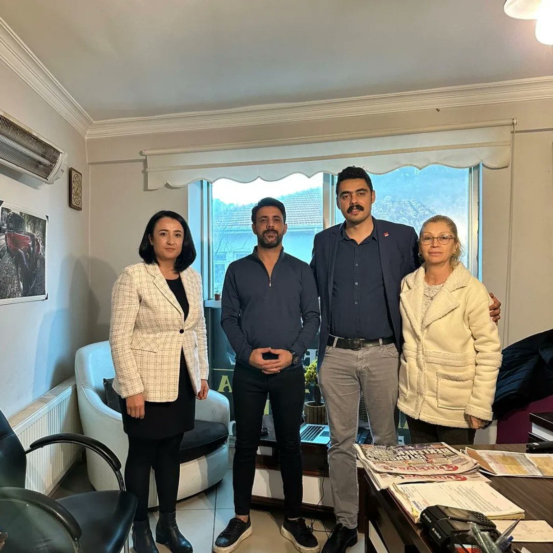 PolatliC's tweet photo. 10 Ocak Çalışan Gazeteciler Günü vesilesiyle İlçe Başkan Vekilimiz Melih ÇINAR ile beraber İlçe Yöneticilerimiz Duatepe Gazetesi, İstiklal Gazetesi, Polatlı Postası, POHA Haber ve RADYO Hür'ü ziyaretlerde bulunduk. https://t.co/zHxmxhZzF6