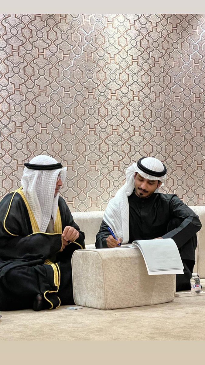 {وَمِنْ ءَايَٰتِهِۦٓ أَنْ خَلَقَ لَكُم مِّنْ أَنفُسِكُمْ أَزْوَٰجًا}

الحمدلله الذي بنعمته تتم الصالحات 
تم بحمد الله وفضله "عقد قراني"

سائلاً المولىٰ عز وجل لي ولكم التوفيق والبركه لما يُحبه ويرضاه 

اخوكم / محسن فهيد المطرقه