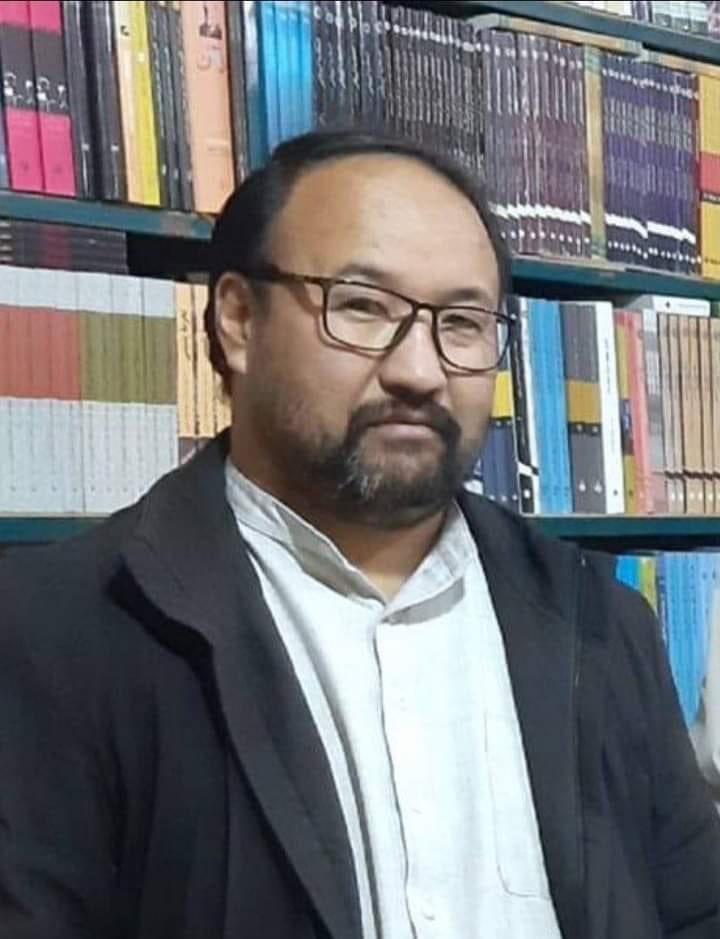Taliban arrested #Hazara publisher Naser Maqsoodi, 1 of the leading independent publishers in Afghanistan. Maqsoodi had lamented about worsening of book markets after Taliban’s return & said he might close his business. Reports say Taliban confiscated books about Hazara History.