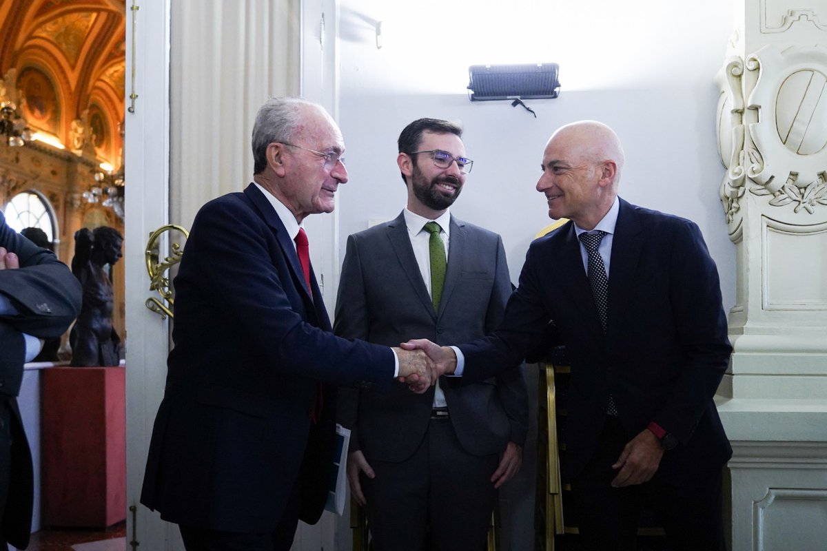 ESESAIMF's tweet photo. ESESA ha formado un consejo asesor formado por: Alicia Izquierdo (presidenta), @francisalas, @JCMaldonadoEst, Sergio Corral (vicepresidente), @EzequielPremo, Miguel Ruiz (vicepresidente segundo), Miguel Ángel Romero y @BelenJurado.
#ESESA #ConsejoAsesor #Educación #Másteres https://t.co/P5NCcNybcj