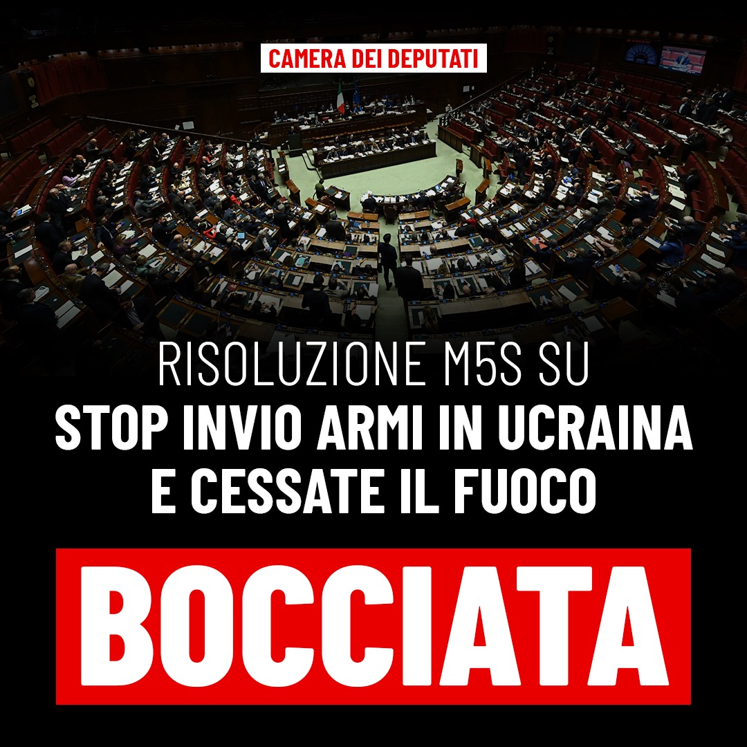 Mov5Stelle's tweet photo. Meloni e Crosetto parlano di pace ma continuano imperterriti nella loro linea bellicista. 

Oggi il Parlamento ha votato per un altro anno di invio di armi in Ucraina. Noi abbiamo votato no alle armi e sì al cessate il fuoco. 

Non c'è soluzione militare a questo conflitto. https://t.co/f8oSWcC9Ns