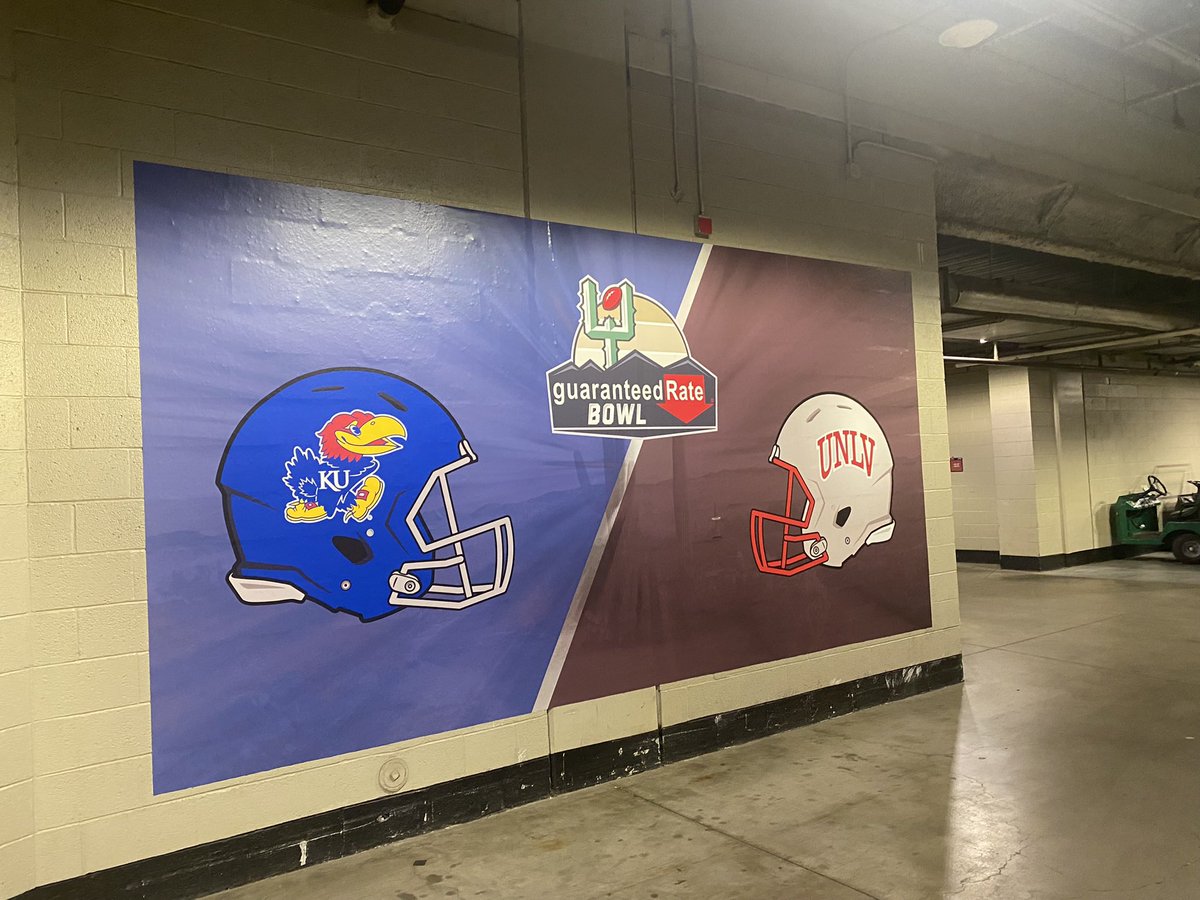 andyjshultz's tweet photo. Thank you @GuaranteedRate for your continued partnership and support as our title sponsor of the #GuaranteedRate @RateBowl played @ChaseField! @BowlSeason https://t.co/5eiWuYSh71