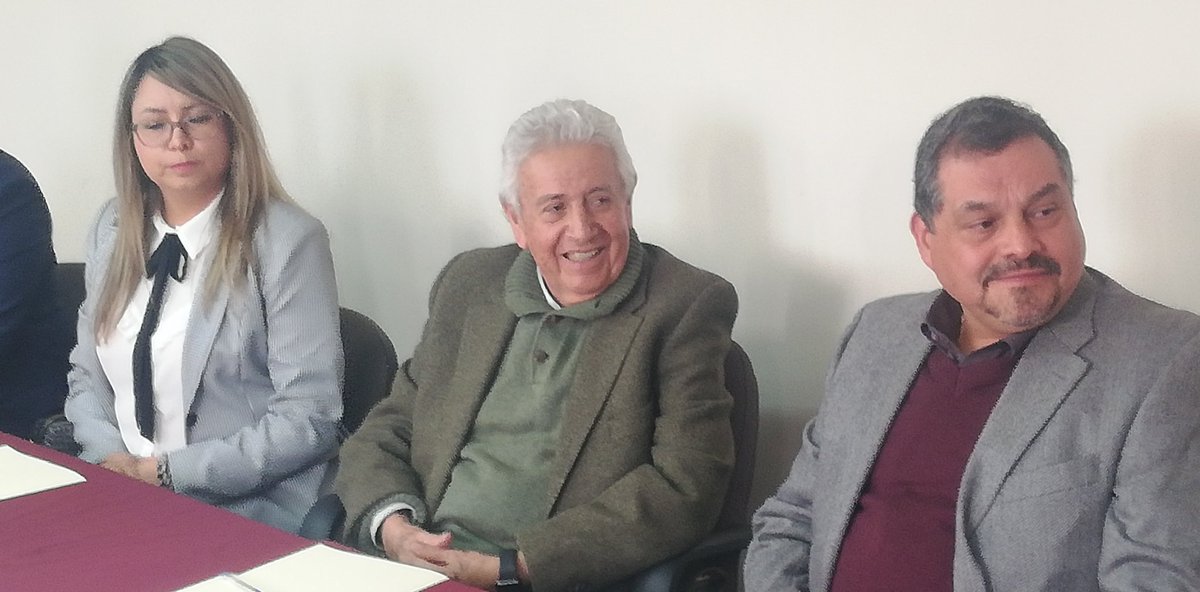 PAEdomex's tweet photo. El Procurador Agrario, Lic. Luis Rafael Hernández Palacios Mirón, dio posesión a la Lcda. Jovita Esmeralda Mendoza Vargas, como representante de la @PAgraria en @Edomex, quienes fueron acompañados del Mtro. Martín Careaga Olvera, Coordinador Gral. de Oficinas de Representación. https://t.co/G5aXtHyhRH