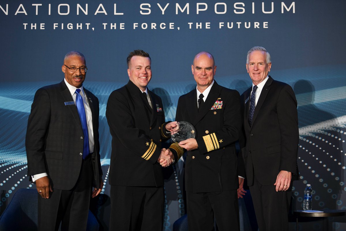SurfaceWarriors's tweet photo. ๐ #SWOBoss presented the Surface Warfare Officer's of the Year and the Shiphandler's of the Year awards at the 36th annual Surface Navy Association National Symposium! https://t.co/tA2W1wv5e8