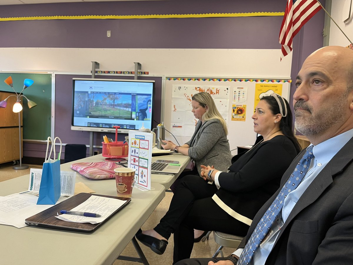 GreatNeck_Super's tweet photo. Literacy Principals Conference at Parkville! @MrsMichLBell14   #DiscoverGreatness https://t.co/zZZlm08w6z