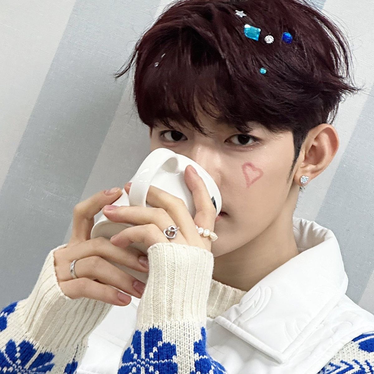 digitaldoyoung's tweet photo. ──⋆★ day 19 ! 
hii im kel im looking interactive moots .ᐟ.ᐟ

─  he/him, blk ‘08 liner
☆ mainly nct &amp; ateez
─  multi:  skz, zb1, txt etc
any fandom welcome (ᓀ‸ᓂ) ! 
☆ not new to #stantwt / #kpoptwt
 ─ looking for friends, let's interact ^^

 ★  ↻ / ♡ to be moots https://t.co/O9Yjl2IzxQ