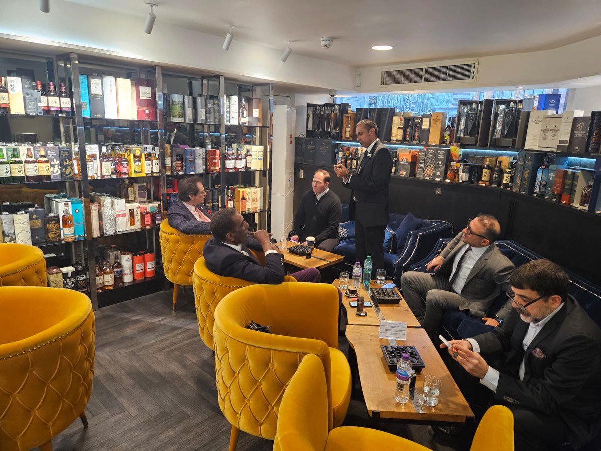 MitchellOrchant's tweet photo. #TheCurrentSituation chilling at C.Gars-St James's 😊 https://t.co/sMG33bGbj7