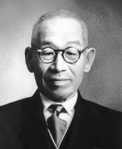 rekishi_king's tweet photo. 145年前の明治12年(1879)1月13日
鉄川与助生まれる
現長崎県新上五島町生まれ #長崎の偉人
20歳で西洋建築と出会い,その後カトリック教会建築に携わり50を超える教会を設計・施工,自身は仏教徒でありながら、主にカトリック教会の建築を手がけ #教会建築の父 と呼ばれた
晩年は横浜で過ごし97歳で没 https://t.co/KZiMF976nT