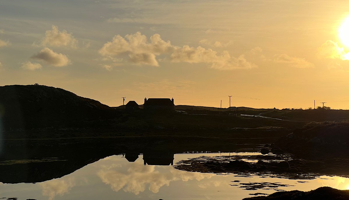 Getting overwhelmed by the sheer number of places to eat, stay & see in the Outer Hebrides? We have put together lists of our featured places to help you find the perfect spot! Head to bit.ly/3NSufaL 📸: @The Shieling by the Bay (Airidh a' Bhaigh) #visitouterhebrides