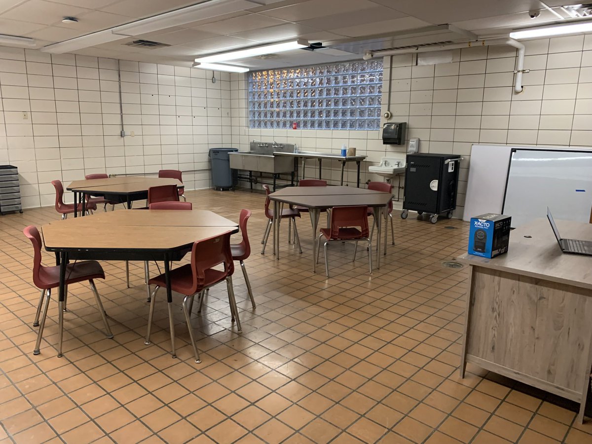 Molly_Jeffrey78's tweet photo. A lot has happened since I last posted! I am now the PBL/STEM Coordinator at Insight Academy in Berea, Ohio. My role here is to begin a PBL/STEM program for our students with special needs, along with building a FabLab!

#insightohio #insightacademy #stem #pbl #fablab https://t.co/SryF47eKzF