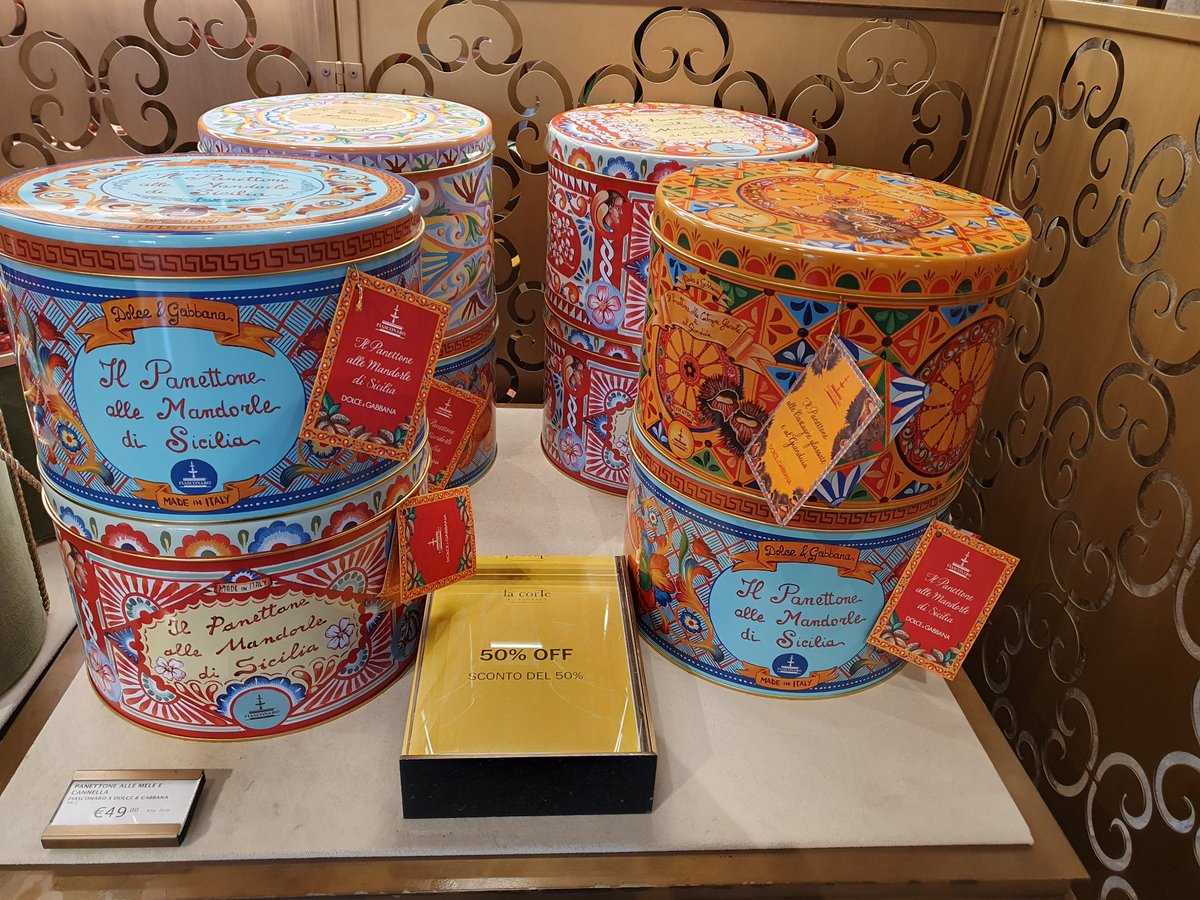 italyheaven's tweet photo. Half-price Dolce and Gabbama panettone. So tempting... https://t.co/AjnIGBbUdY