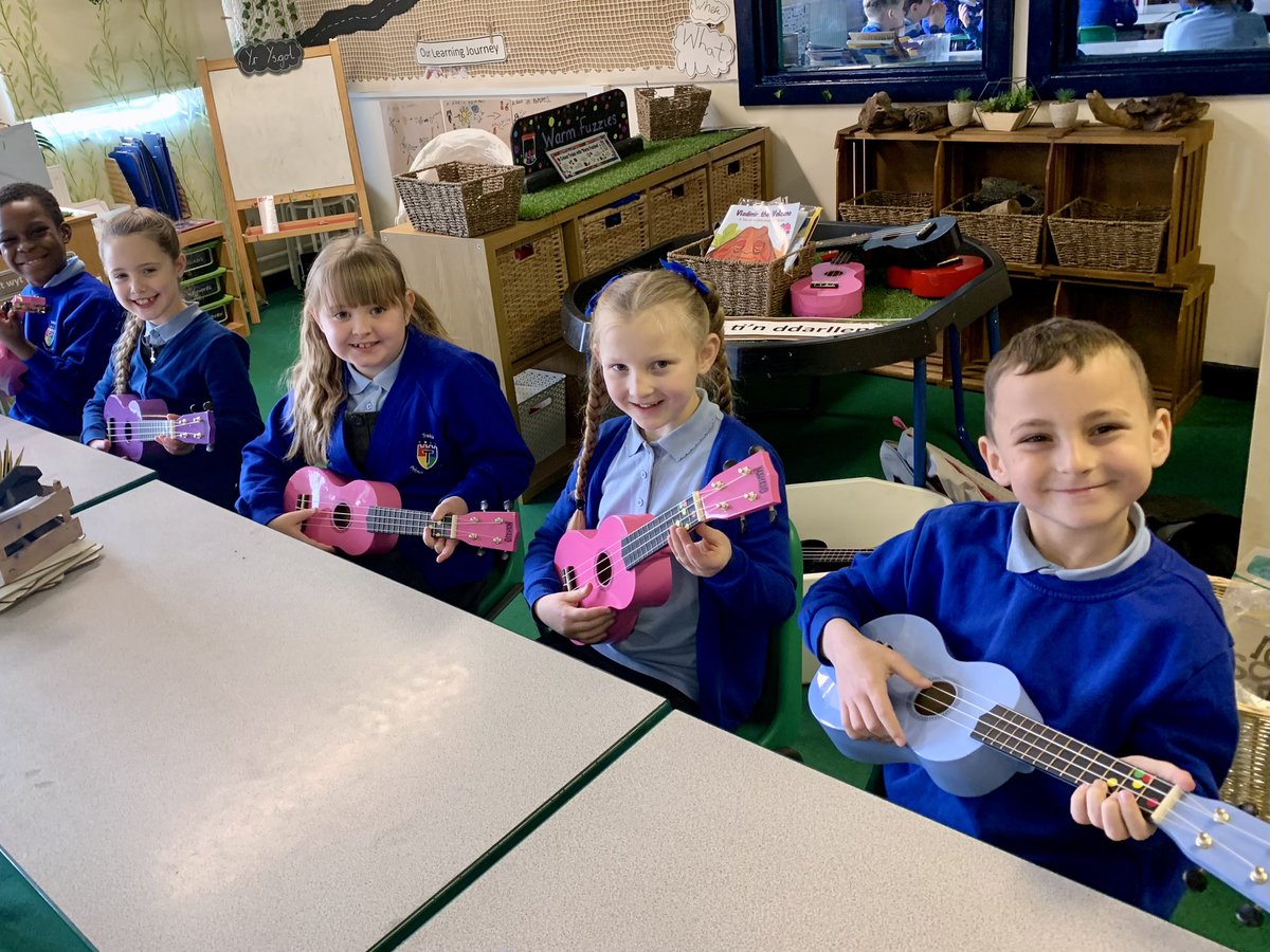 SchoolTrelai's tweet photo. Blwyddyn Tri loved their first ukulele lesson. What fantastic perseverance you showed, we know two chords already! 👏 🎶 🎸
#tpscreativearts
#tpsmusic https://t.co/oKAOeFJjIb