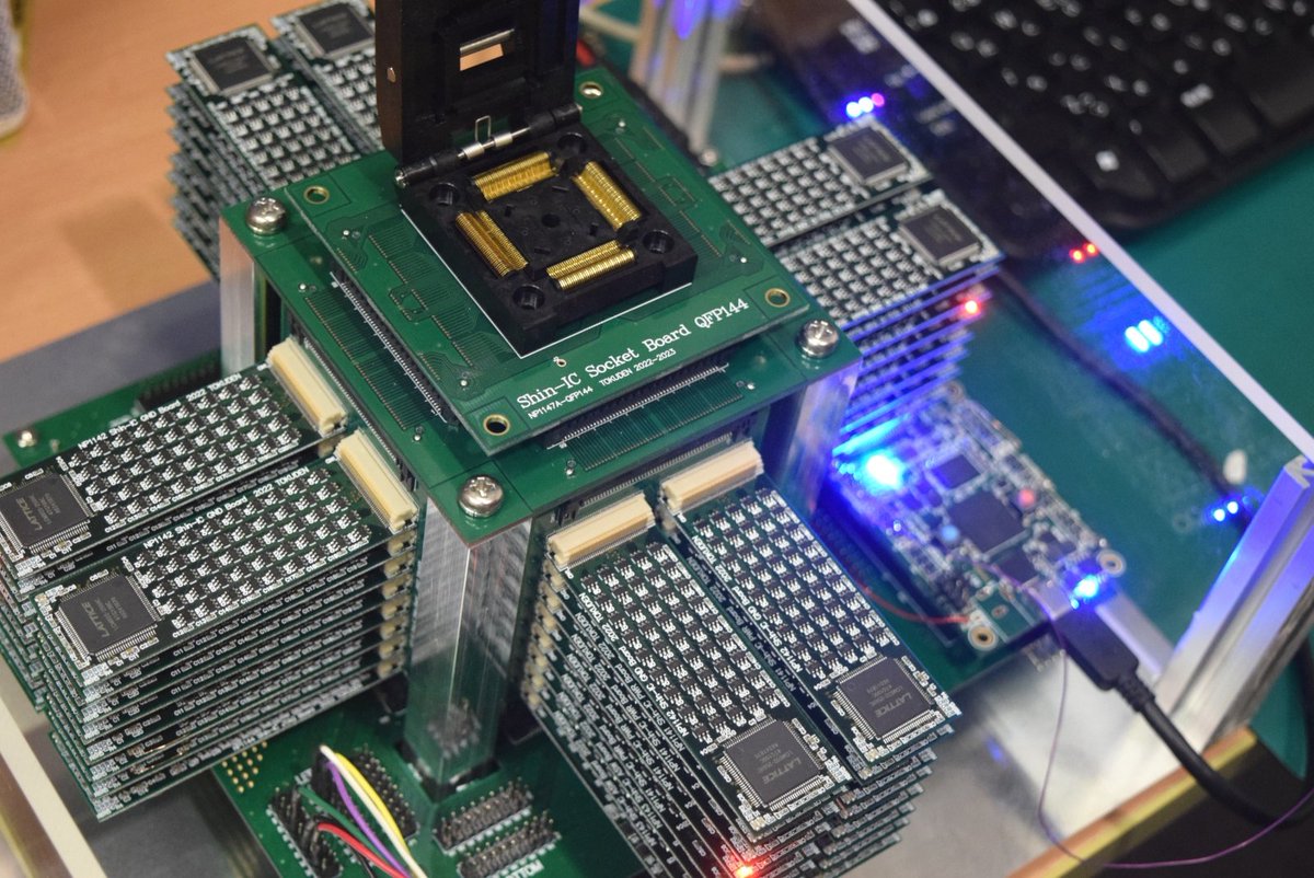 nahitafu's tweet image. XC95XLやSpartan3、CoolRunner2のディスコンで流通在庫から買わなければならなくなった場合、ぜひ当社にFPGA/CPLDの真贋判定をやらせてください。電源やI/Oに正しく電圧を与えてJTAG IDCODEを読み取って検査するのでX線より確実です。QFP100~BGA324までのパッケージは即日検査可能です。#AMD #XILINX