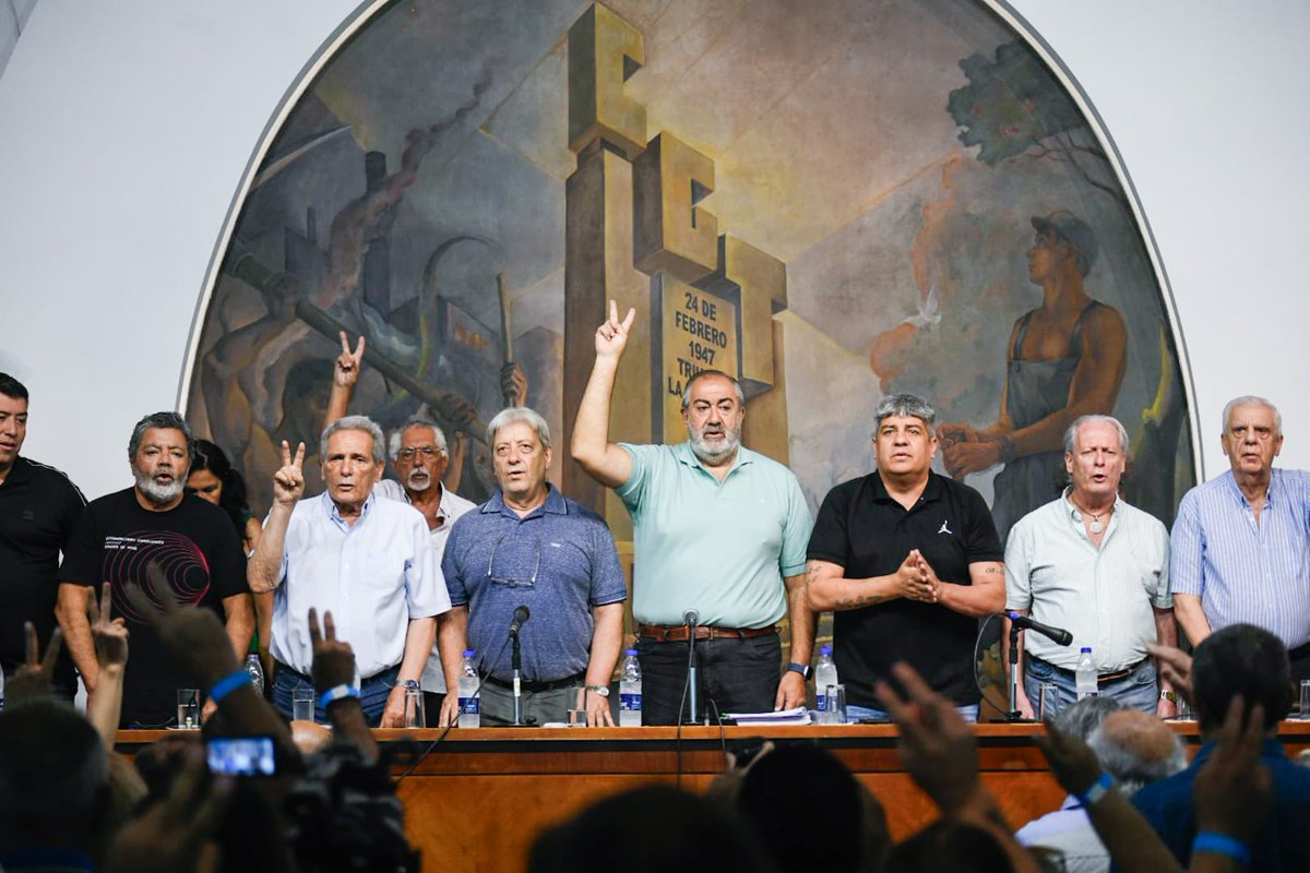 hectordaer's tweet photo. Desde la casa de todxs lxs trabajadorxs, la CGT,  iniciamos el Plenario de Regionales con compañerxs de las delegaciones de todo el país. Siempre unidxs para tomar las decisiones necesarias para seguir defendiendo a todxs lxs trabajadorxs de nuestra Argentina. https://t.co/crS31km6hv