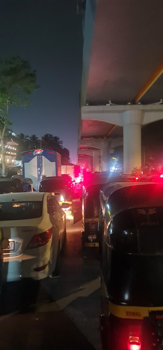 harshad_ren's tweet photo. @MTPHereToHelp stuck here on Link road at Malad for last half an hour. No vehicle is moving. When will this misery of persons travelling on roads of Mumbai end? https://t.co/FoOXVVttKj