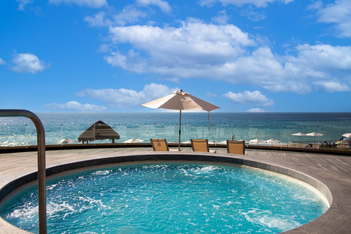 SunsetPlazaPV's tweet photo. During this winter, immerse yourself in luxury and relaxation in our ocean view hot tubs! 🌊https://t.co/Ty7vSVx9CZ 

Discover the pleasure of relaxing in style and let yourself be enveloped by the magic of our exclusive oceanfront paradise. 🌴 https://t.co/86br32xsqB