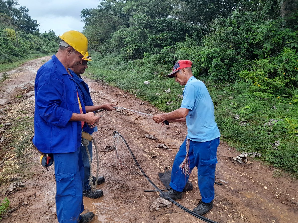 manuel_barzaga's tweet photo. Hasta intrincados lugares de la montaña lleva @ETECSA_Cuba las comunicaciones #EtecsaTeAcompaña #CubaPorLaTransformaciónDigital https://t.co/D3LpjobxlN