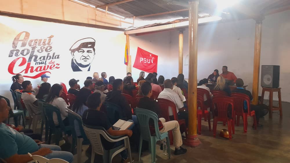 Alejandro_psuv2's tweet photo. Realizamos el primer directorio del año! Donde evaluamos los planes y proyectos de Boconó a corto, media y largo plazo! Seguimos sin descanso trabajando por un Boconó Bonito! https://t.co/1vq0NBry1L