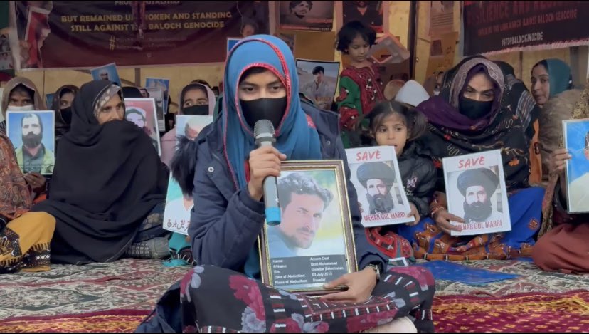 Rukhsanabalochh's tweet photo. "Where words fall short and emotions speak louder."

#IStandWithBalochMarch 
#IStandWithBalochMarch 
#MarchAgainstBalochGenocide https://t.co/XiZpgEH8mz