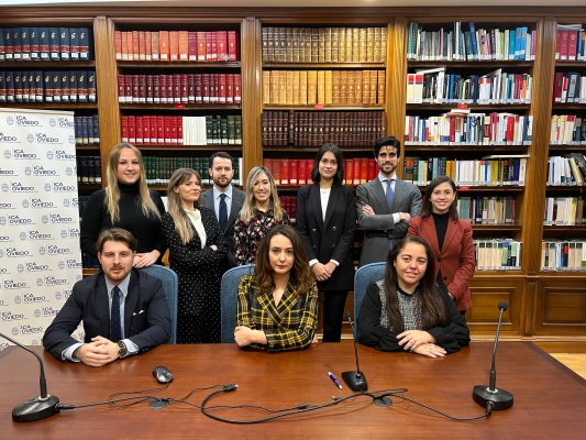 ICAOviedo's tweet photo. 🔵Gloria Taboada, reelegida presidenta de la @AAJ_Oviedo 
➡️https://t.co/kKuhLbtH3i

#AbogacíaJoven https://t.co/R1moyRaDUv