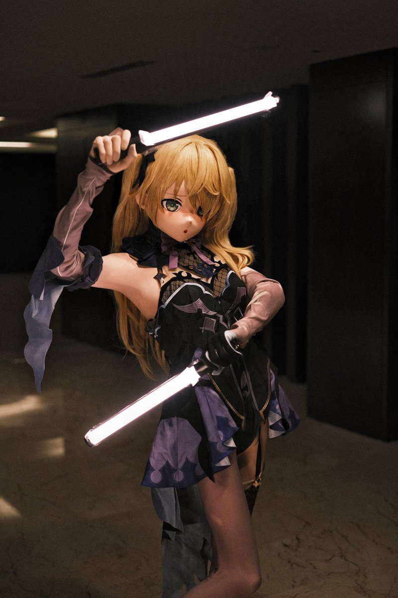 littleorange13's tweet image. 咳咳,虽然本皇女菲谢尔以降临神秘异界的姿态来到这平淡无奇的酒店,但不得不说,这俗世的柔软床铺和美味佳肴竟也让人…啊不,让吾之眷属颇感舒适。嘛,就暂且屈尊于此,享受一下凡人的小憩时光吧~
📸:@caicaidecai、@littleCachalot
#原神 #cosplay