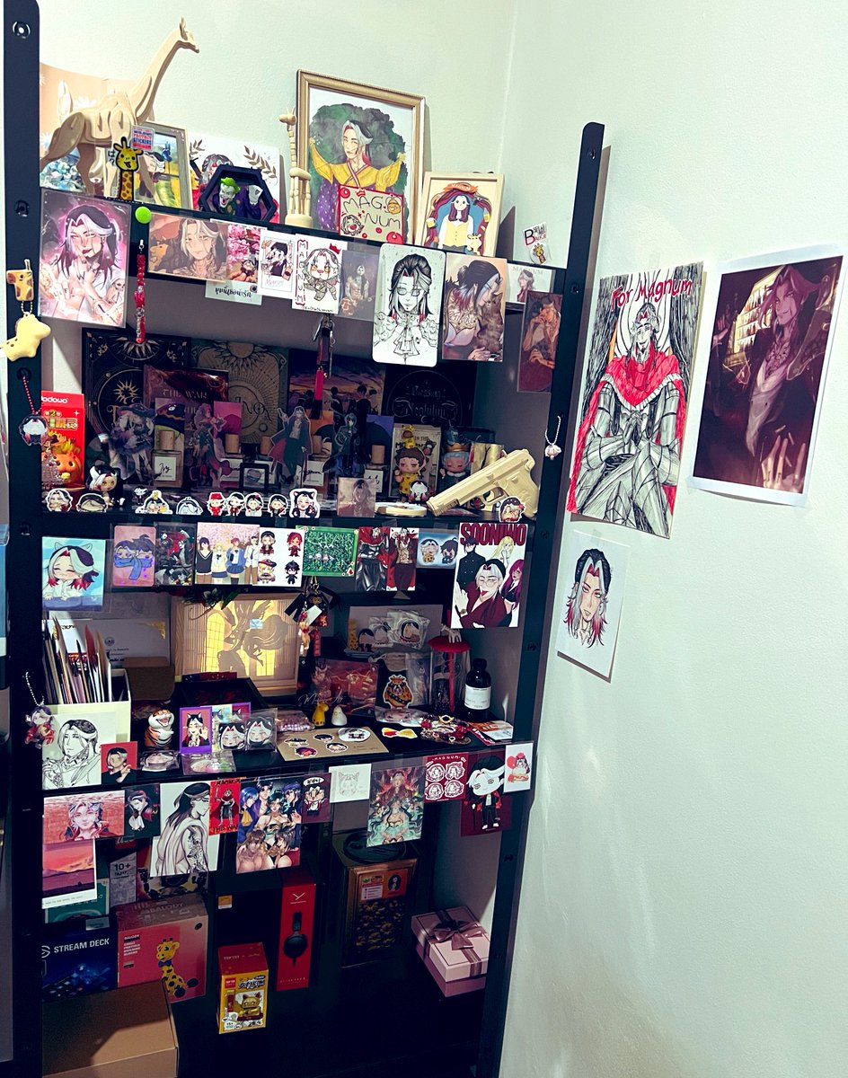 Magnum_ARP's tweet photo. จาก Shelf โล่งๆ ในวันนั้น
สู่ Shelf อลังการ ในวันนี้

ขอบคุณทุกๆคนมากเลยนะครับ

ทุกความหวังดี ทุกกำลังใจ ผมรับไว้หมดแล้วนะ
และผมจะเก็บเกี่ยวมันไว้ ทุกๆครั้งที่ผมได้เห็นภาพมุมนี้

ขอบคุณที่มาแต่งแต้มชีวิตของผมให้มีสีสัน และมีความหมายนะครับ 🥰

ปล.ไม่เห็นของชิ้นไหน หมายความว่า ผมเอาไปใช้แล้วนะครับ อย่างเช่น แก้ว 10 กว่าใบนั้น ล้างเรียบร้อย / Streamdeck เอาไป Setup คร่าวๆแล้ว / ที่วางมือถือ เอาไปใช้เรียบร้อย / ขนมต่างๆ ใส่กล่องขนมเรียบร้อย (และกินแล้ว 55555) / ของๆเกี๊ยว เอาไว้โซนแมวเรียบร้อย / ฯลฯ อีกมากมายเลย

#DailyWithMaglets