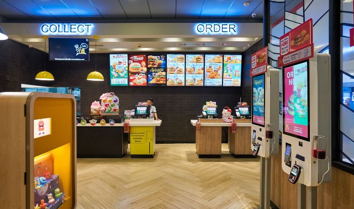 SparkflyBiz's tweet image. Exploring the AI Revolution in Quick Service Restaurants and Casual-Dining! From automated avatars to kitchen automation, discover how AI is reshaping the way we order and enjoy food. 🚀🌐 Read more: zurl.co/zUPU  #AI #QSR #TechInnovation #FutureOfFood