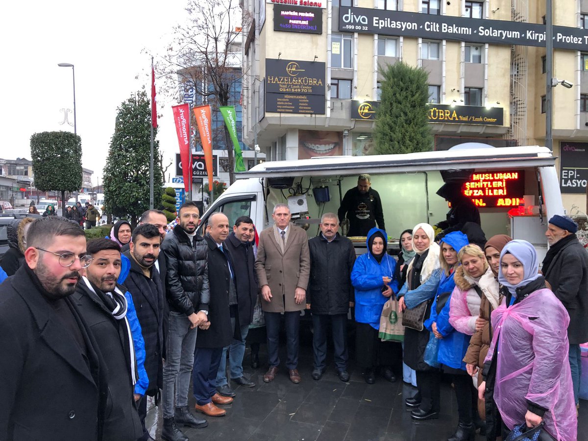 avrecepsencan's tweet photo. Kadın kolları Başkanımız Sn. Saliha K. Deniz öncülüğünde düzenlenen lokma ikramında İlçe Başkanımız Sn. Sami ŞAHİN, İlçe Gençlik Kolları Başkanımız Sn. Aykut Salik ARIKBUGA ve teşkilat mensuplarımız ile katılım sağladık. 3 ayların tüm islam alemine huzur getirmesini diliyorum. https://t.co/ZUU2NUbet4
