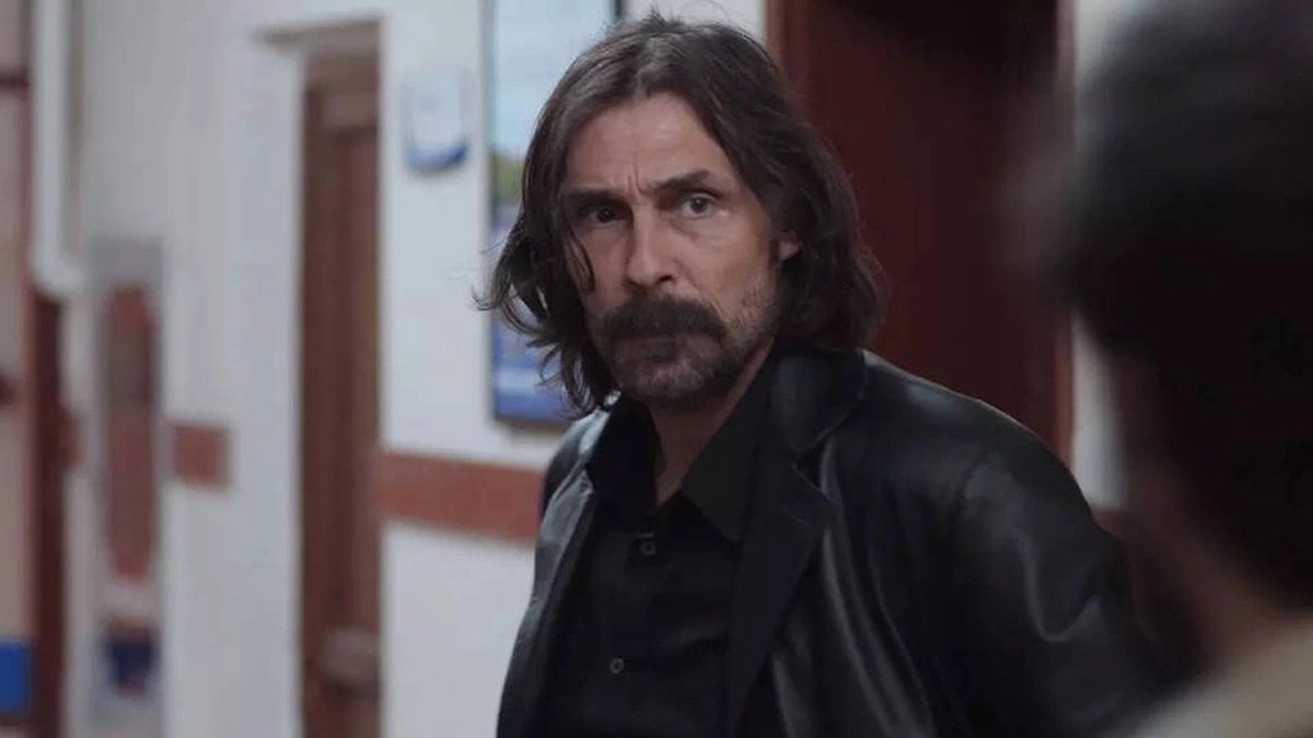 Oyuncu Erdal Beşikçioğlu, CHP'nin Etimesgut belediye başkan adayı oldu.