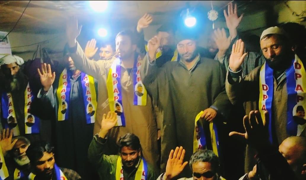 Haroon_khatana1's tweet photo. In a significant development, dedicated members from NC, PDP and INC workers hailing from Block #Larnoo have formally aligned themselves with the #DPAP https://t.co/PPeQ2xvXip