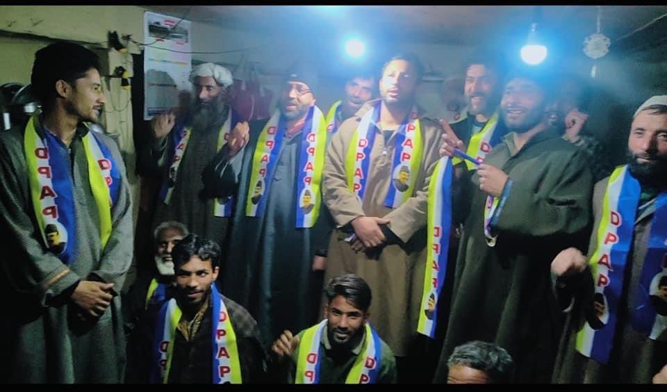 Haroon_khatana1's tweet photo. In a significant development, dedicated members from NC, PDP and INC workers hailing from Block #Larnoo have formally aligned themselves with the #DPAP https://t.co/PPeQ2xvXip