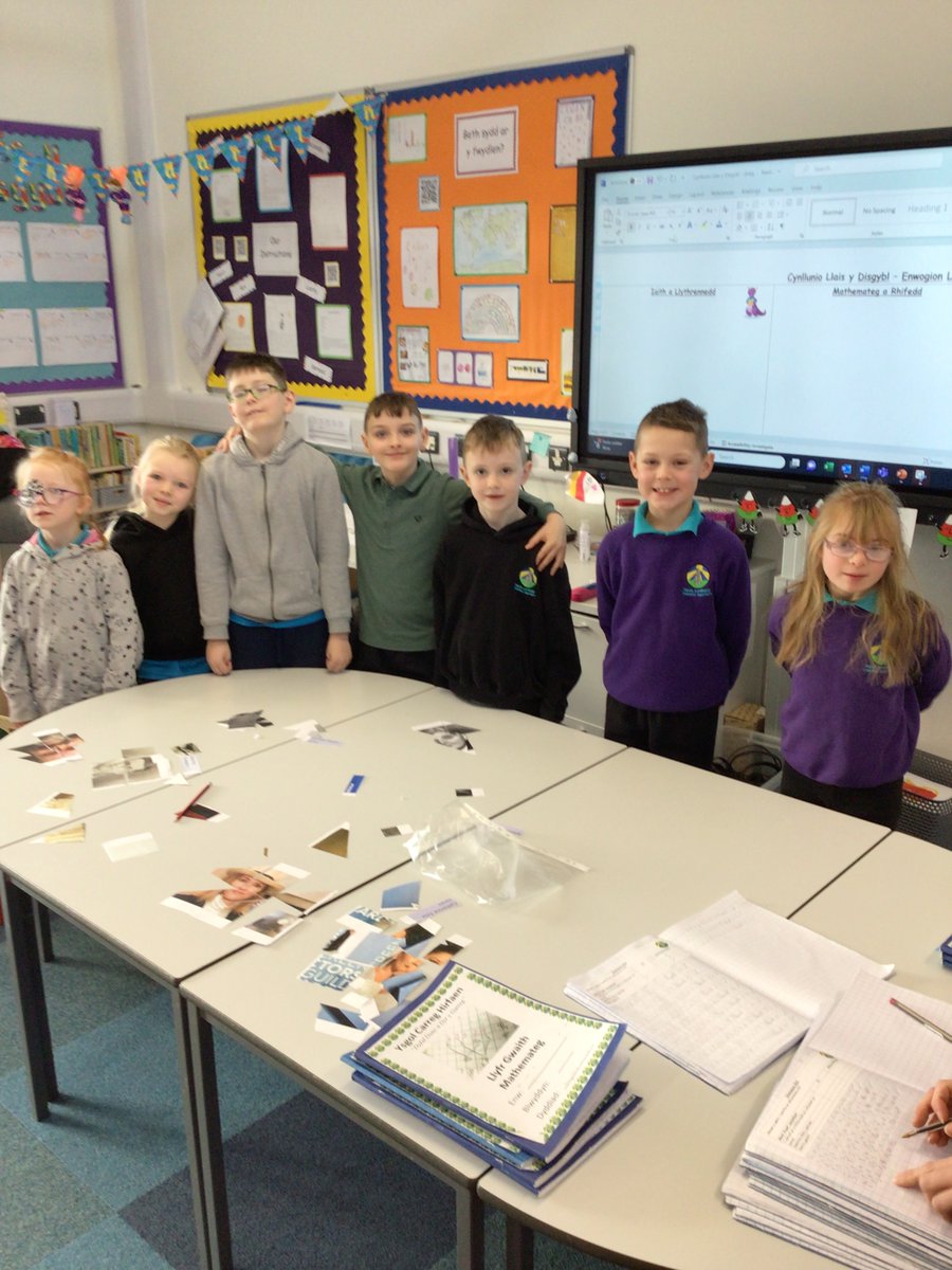 CarregHirfaen's tweet photo. Disgyblion dosbarth Caio yn mwynhau gweithgareddau yn ystod diwrnod datgelu thema ‘Ar drothwy’n drws’. #CaioCH #datgeluthemaCH https://t.co/uH2D1Mb3GH