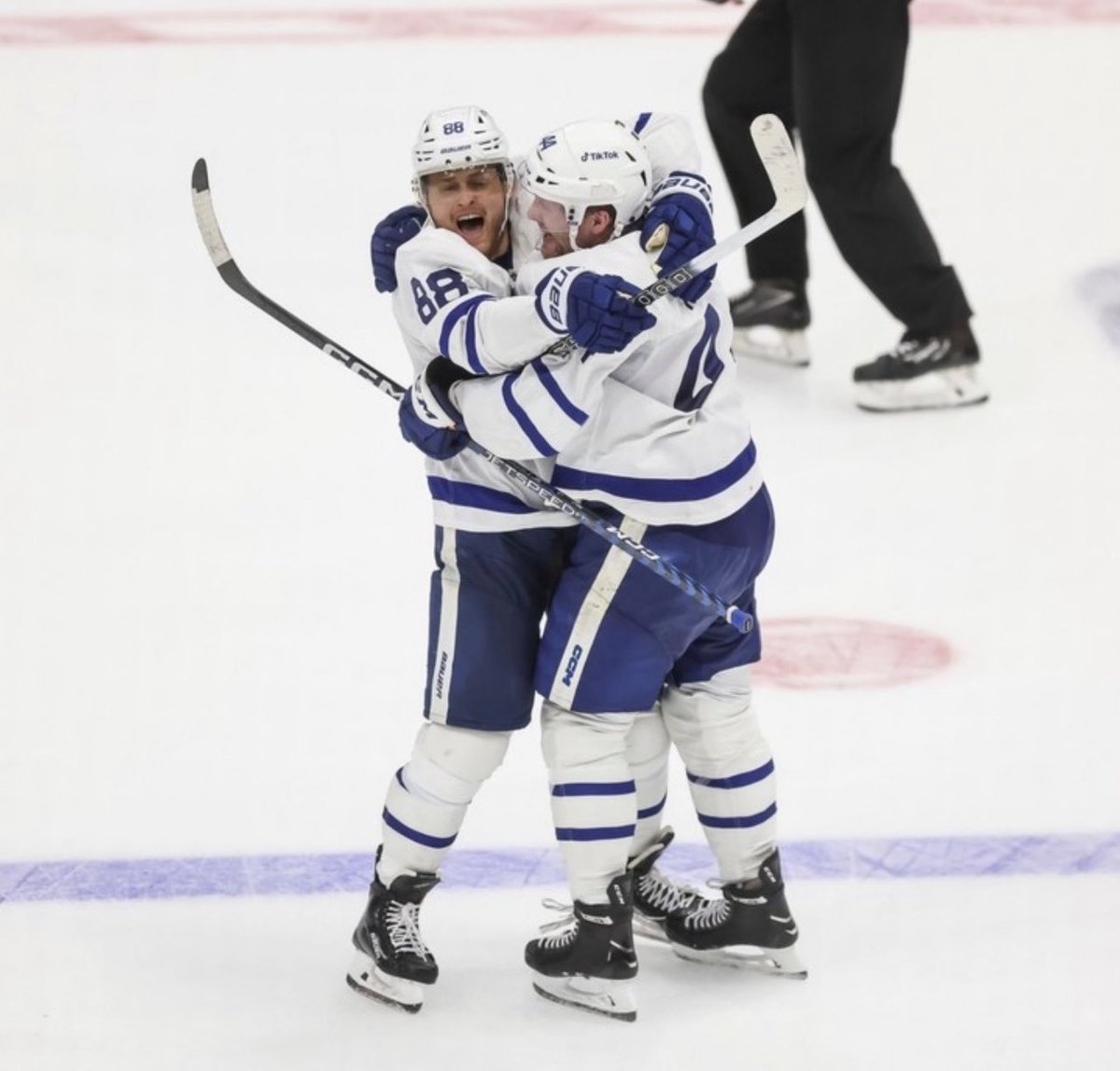 tavkniesnythews's tweet photo. #NHLAllStarVote  John Tavares
#NHLAllStarVote  Morgan Rielly
#NHLAllStarVote  Mitch Marner
#NHLAllStarVote  William Nylander https://t.co/RAOlcHnfzN