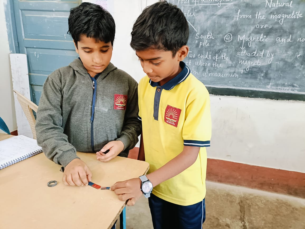 KV_Nuapada's tweet image. "Everything is theoretically impossible until it is done"
#FunWithMagnets
#Class6