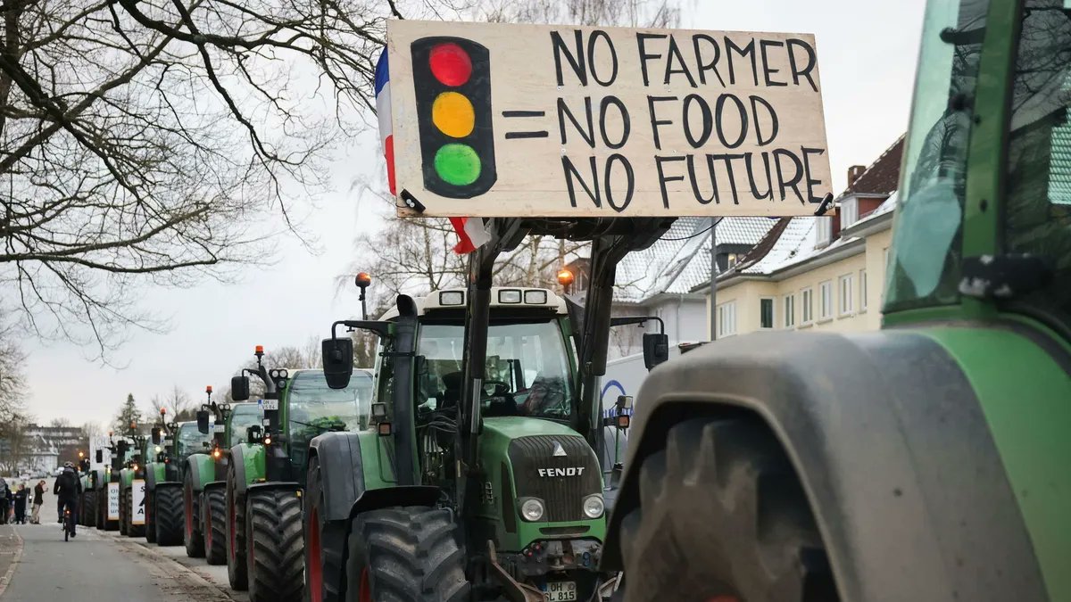 davidicke's tweet photo. If the many won't cooperate the few can't control and it was always so. Germans are waking up to that blatant and simple mathematical fact that has stared humanity in the face throughout history: 'Germany brought to its knees by train strikes and farmers’ roadblocks.' 
https://t.co/sydqMLjhVV