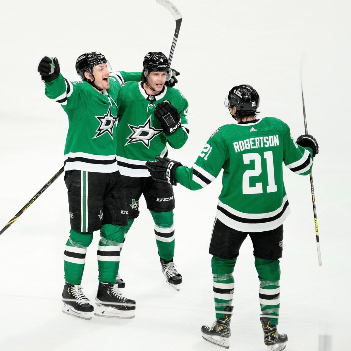 Give Otter some friends and send them to Toronto!!!

#NHLAllStarVote  #MiroHeiskanen #RoopeHintz #JasonRobertson