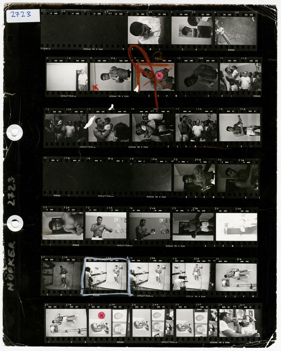 MagnumPhotos's tweet photo. Muhammad Ali by Thomas Hoepker 🥊

In 1966, Hoepker photographed Ali while on assignment for Stern Magazine, serving to capture both the man and the myth of a legendary athlete.

Explore the contact sheet: https://t.co/CWIXZhW4Ew

© Thomas Hoepker / Magnum Photos https://t.co/WKLL3BLKOh