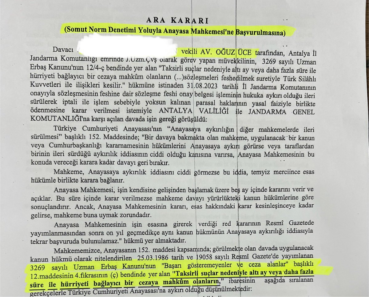 avoguzuce's tweet photo. 3269 sayılı kanunun 12. Maddesinin 4-ç bendinde yer alan “Taksirli suçlar nedeniyle altı ay veya daha fazla süre ile hürriyeti bağlayıcı bir cezaya mahkum olanların …. sözleşmeleri feshedilmek suretiyle Türk Silahlı Kuvvetleri ile ilişikleri kesilir.”  hükmüne istinaden sözleşmesi feshedilen Uzman Çavuş müvekkil hakkında açtığımız davada ilgili maddenin Anayasaya aykırılığını ileri sürdük. Nitekim idare mahkemesi de bizimle aynı görüşü payla��arak maddenin Anayasaya aykırı olduğunu ve iptal edilmesi gerektiği sonucuna varmıştır. Bu doğrultuda iptal edilmesi yönünden Anayasa Mahkemesine Somut Norm Denetimi başvurusu yapılmıştır.

3269 sayılı Uzman Erbaş Kanunun 12. Maddesinin 4-ç bendinin iptali için Anayasa Mahkemesine başvuru yapılmıştır. İptal kararı çıkması durumunda ilgili maddeden mağdur olan birçok personelin davasına uygulanabileceği gibi Anayasaya aykırı olduğunu düşündüğümüz 12. Maddenin diğer bentleri açısından da iptal hususları gündeme gelebilecektir. 

Takipteyiz, karar çıktığı zaman paylaşarak bilgilendirme yapacağım.
