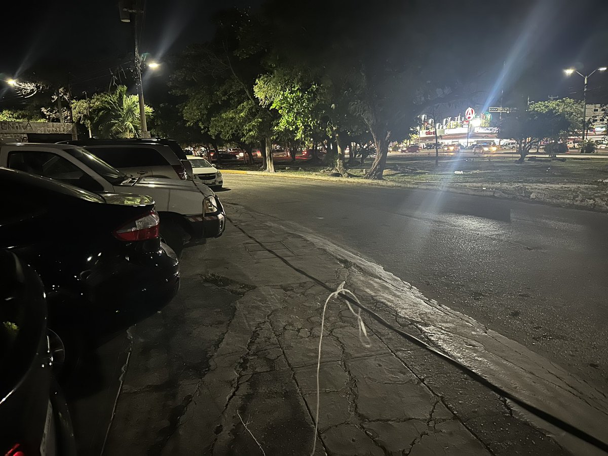 JessAlejitos's tweet photo. @anapatyp @CFEmx Ya murió una persona por los cables caídos el día de ayer, ellos hicieron el reporte y no los atendieron al igual que yo, mi reporte que hice hace dos semanas, ya que en mi edificio también está caído un cable W1203429754 https://t.co/QsKauRwmh4