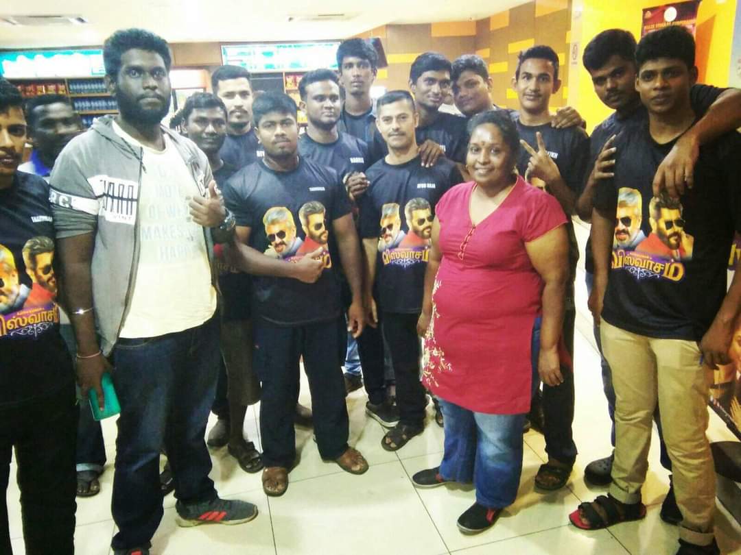 vivek_shady's tweet photo. #5YearsOfMegaBBViswasam
#5YearsOfViswasam
Me and Amma
With AK bloods from Chennai joined at THALA Fort
federal cinema, KL 😄❤️
Once again @directorsiva , @immancomposer ,@SathyaJyothi
Thank you for the biggest blockbuster of this decade 🇲🇾
#1YrOfPongalWinnerTHUNIVU https://t.co/XYsq76MYol