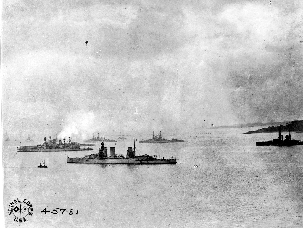 FlMichele69's tweet photo. Battleships and Battle cruisers
#USSNewYork BB34
#USSKansas BB21
#USSKentucky BB6
#USSTexas BB35
#USSFlorida BB30
#USSUtah BB31
#USSWyoming BB32
#HMSPrincessRoyal CB
#HMSRepulse CB
#HMSRenow CB
📷 #FirthofForth #Scotland September 1918 #WW1
@USNavy 🇺🇸 @RoyalNavy 🇬🇧 https://t.co/QlrhRk9BWP