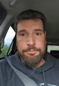 radiocentroec's tweet photo. Daniel Noboa a Jan Topic: "Quedó cuarto en la últimas elecciones. No ha tenido ninguna trayectoria política, ni ninguna experiencia bélica, ni ha sido parte de las Fuerzas Armadas, ni tiene experiencia en la confrontación contra grupos terroristas. Yo confío en las Fuerzas Armadas"
Si quieren apoyar, que les digan a sus bancadas que apoyen a través de sus votos".