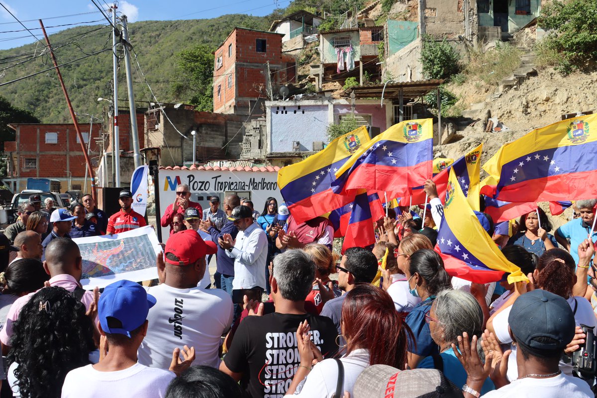 ¡Miércoles de agua! Cuando se trata de agua no paramos. Por eso como todos los miércoles nos vinimos en compañía del equipo de Hidrocapital y la Gobernación de La Guaira para entregarle un pozo de agua a mi gente de Marlboro y La Tropicana, que bombea 6 litros de agua por segundo